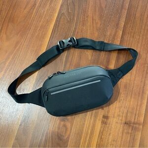 Nomatic Navigator Cross Body Sling Bag